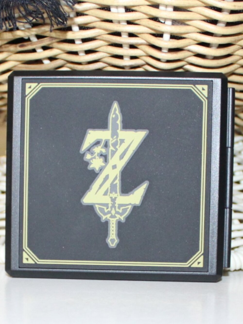 NWOT Zelda Game card case for Nintendo Switch  NICE